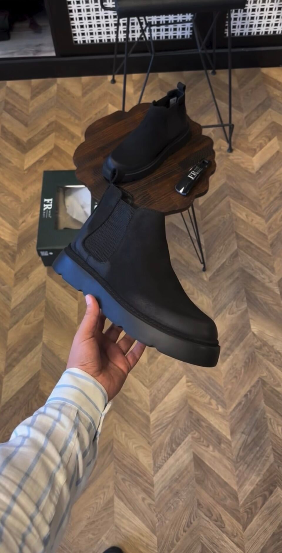 Edge Chelsea Boots Black